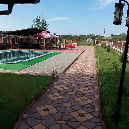 Hotel Casa Robi Pestisani Zewnętrze zdjęcie