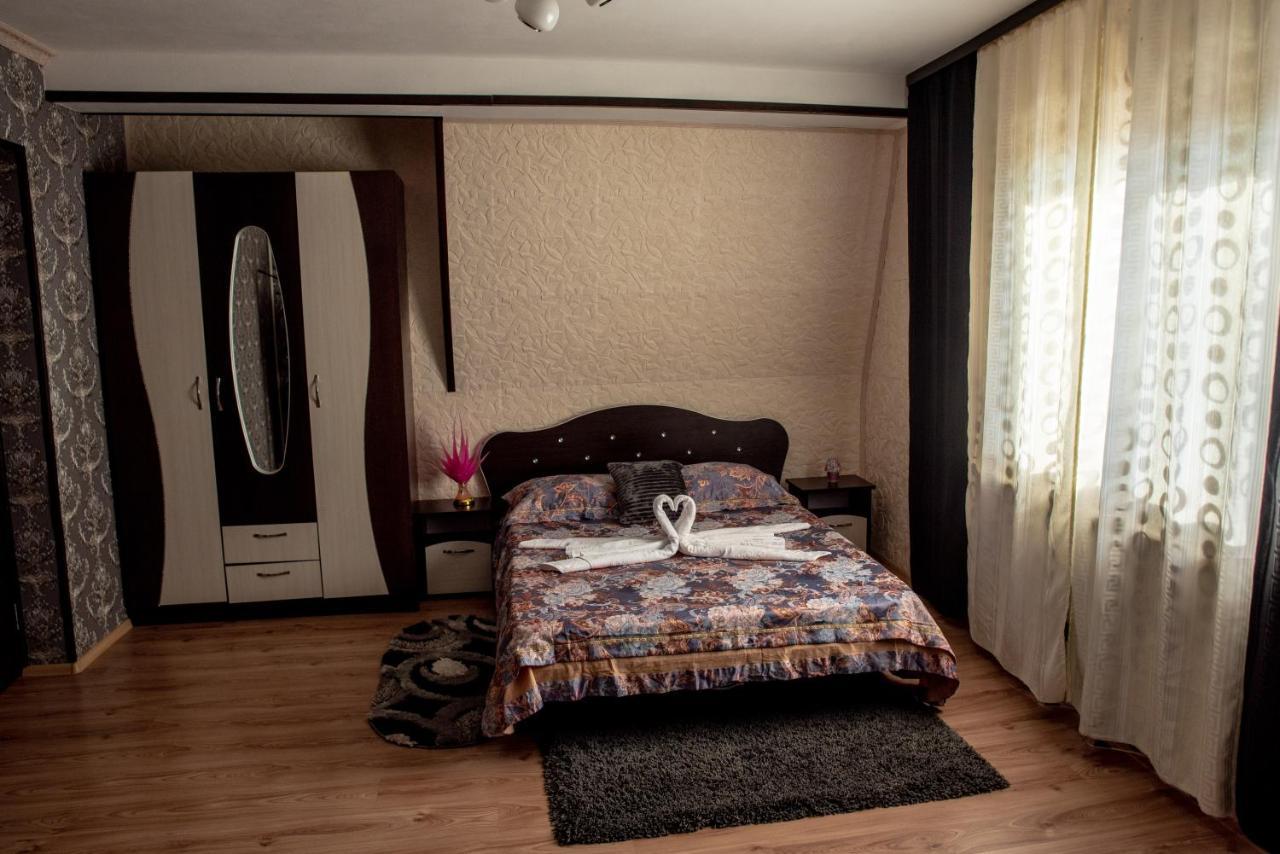Hotel Casa Robi Pestisani Zewnętrze zdjęcie