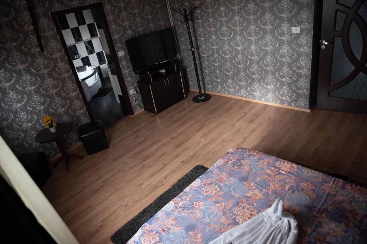 Hotel Casa Robi Pestisani Zewnętrze zdjęcie