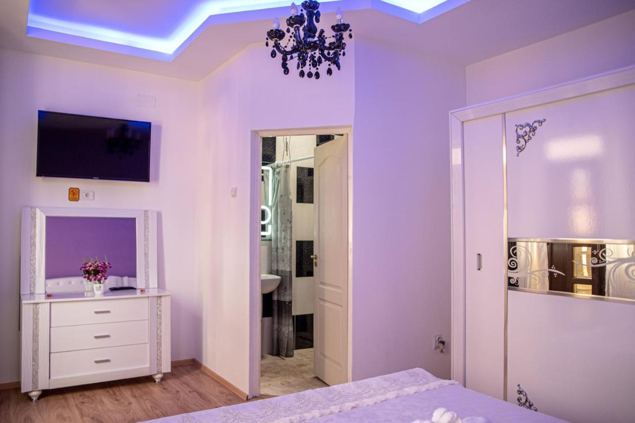 Hotel Casa Robi Pestisani Zewnętrze zdjęcie