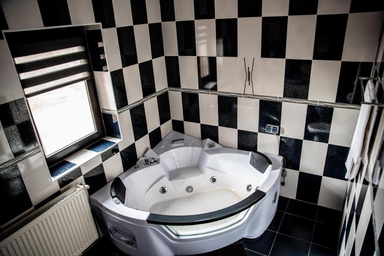 Hotel Casa Robi Pestisani Zewnętrze zdjęcie