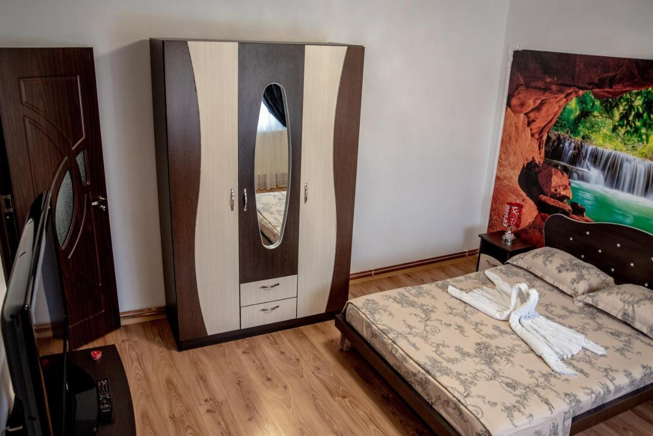 Hotel Casa Robi Pestisani Zewnętrze zdjęcie