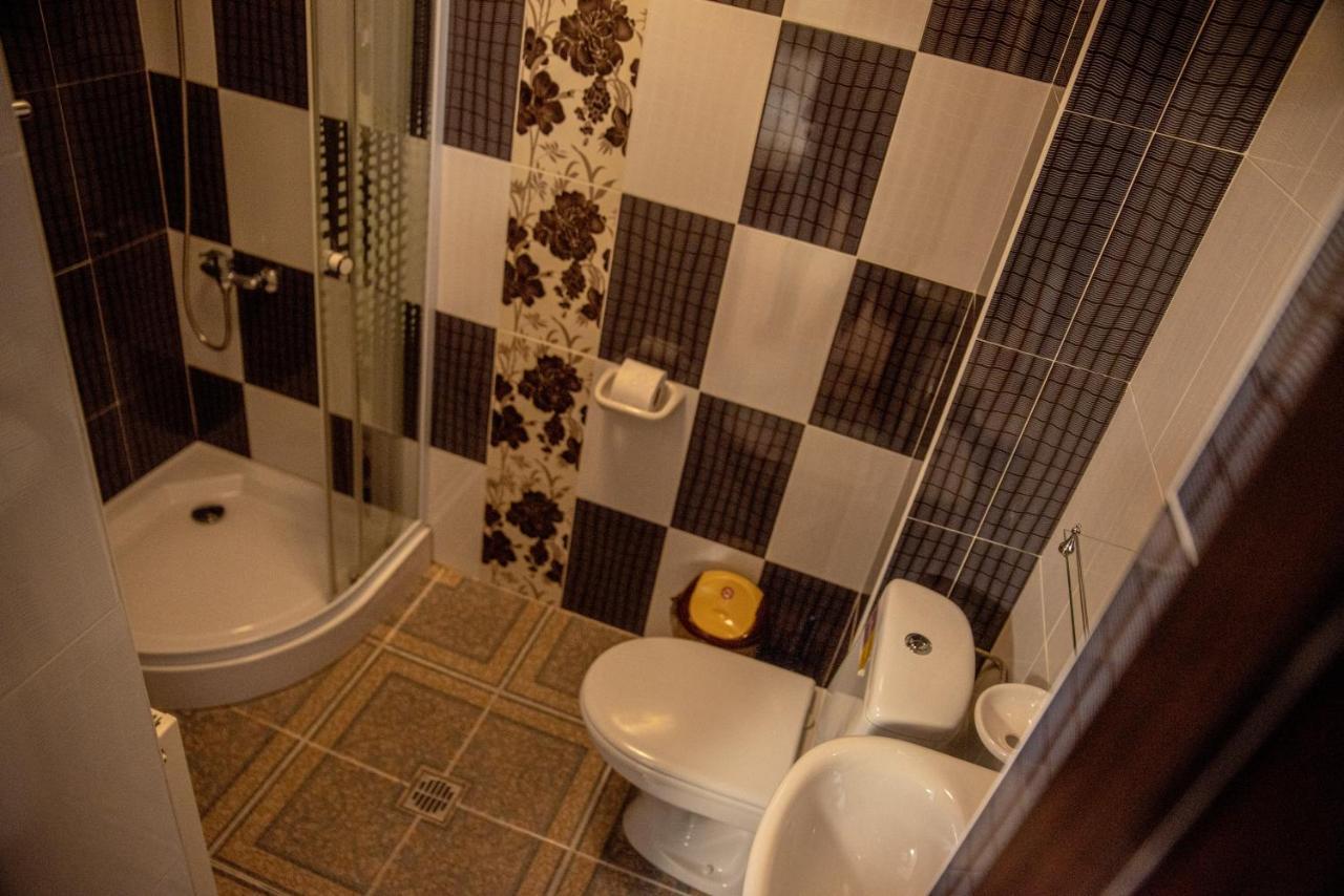 Hotel Casa Robi Pestisani Zewnętrze zdjęcie