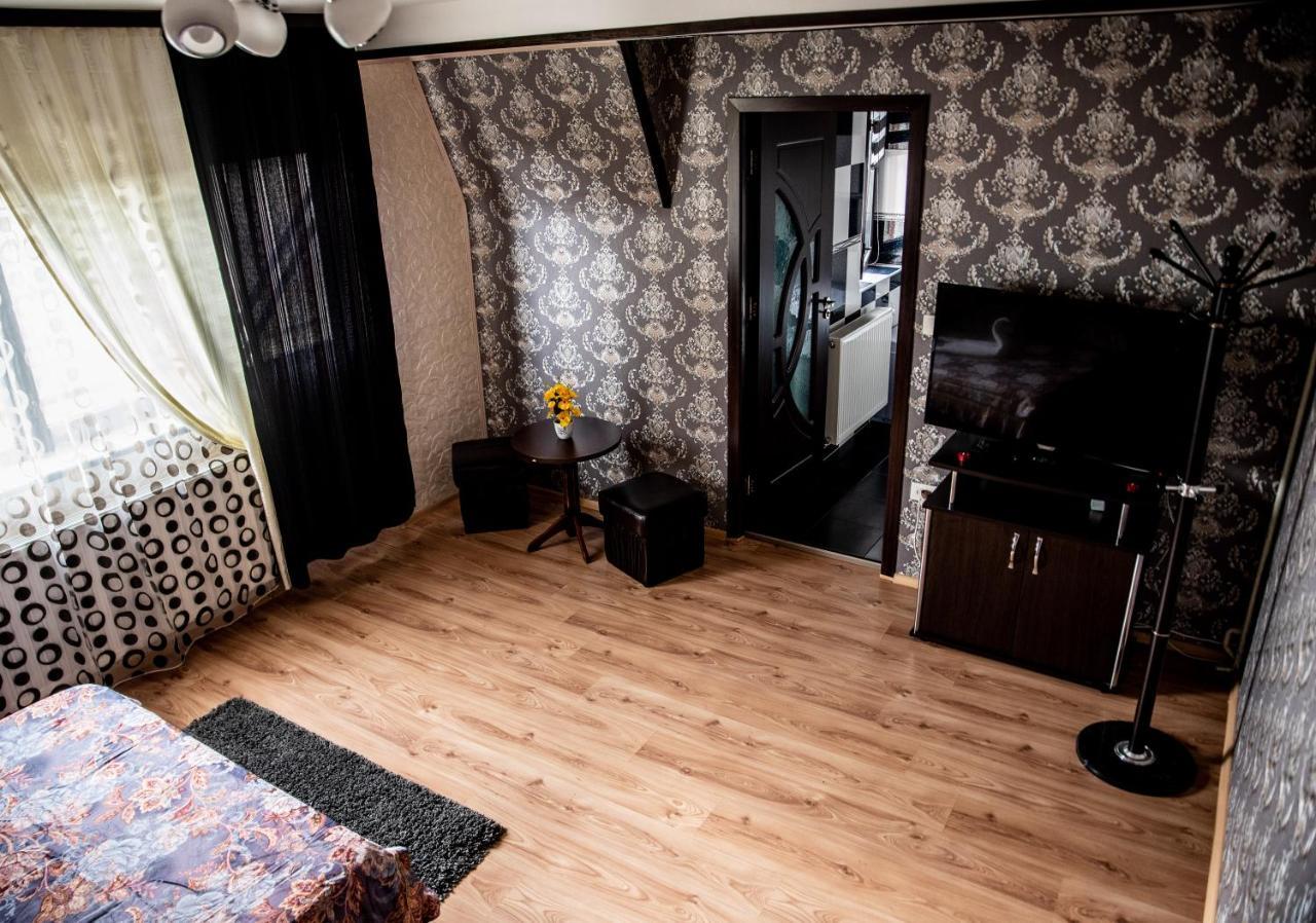 Hotel Casa Robi Pestisani Zewnętrze zdjęcie