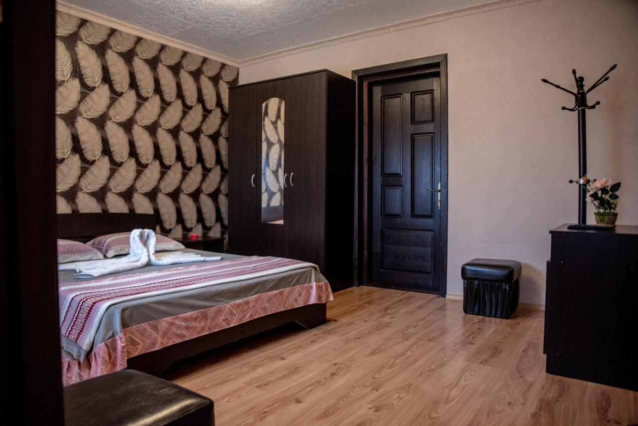 Hotel Casa Robi Pestisani Zewnętrze zdjęcie