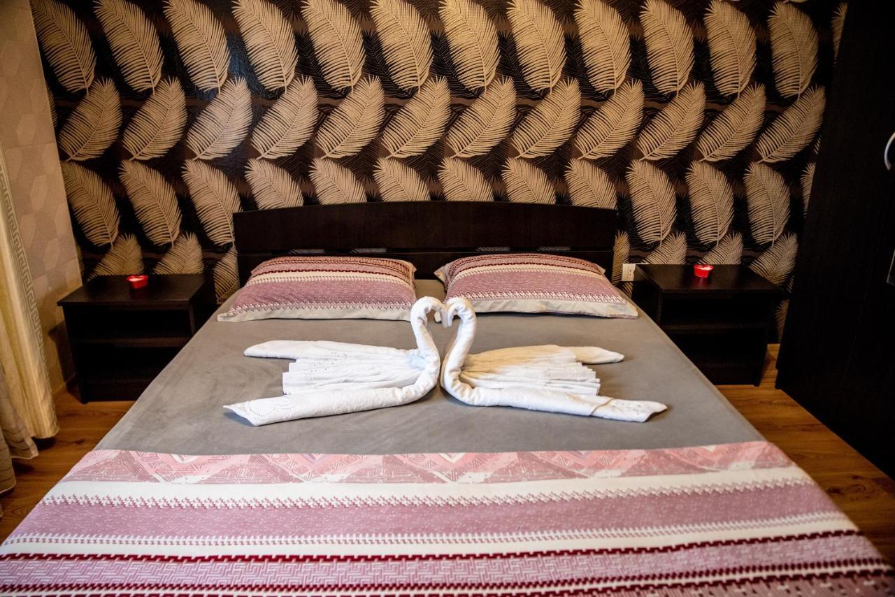 Hotel Casa Robi Pestisani Zewnętrze zdjęcie