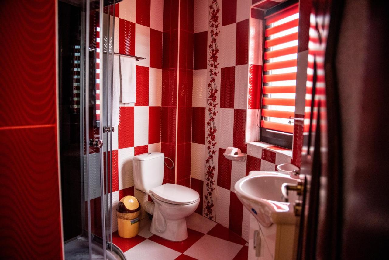 Hotel Casa Robi Pestisani Zewnętrze zdjęcie