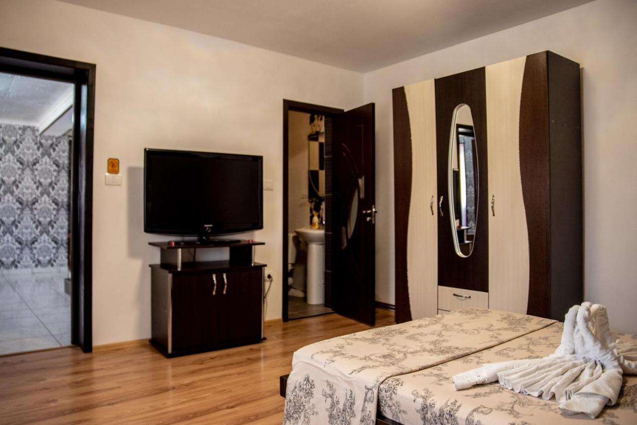 Hotel Casa Robi Pestisani Zewnętrze zdjęcie