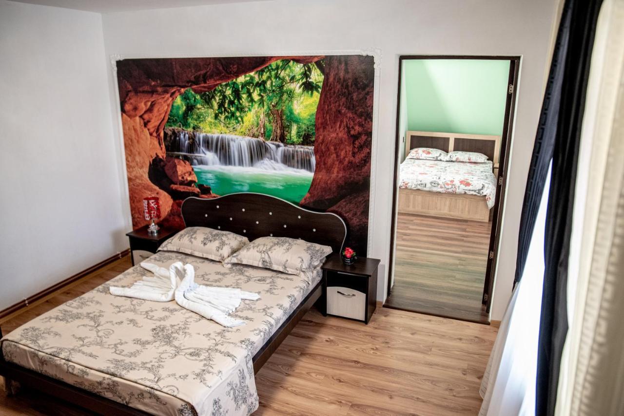Hotel Casa Robi Pestisani Zewnętrze zdjęcie