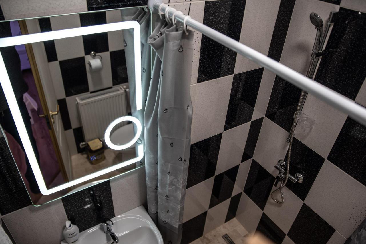 Hotel Casa Robi Pestisani Zewnętrze zdjęcie