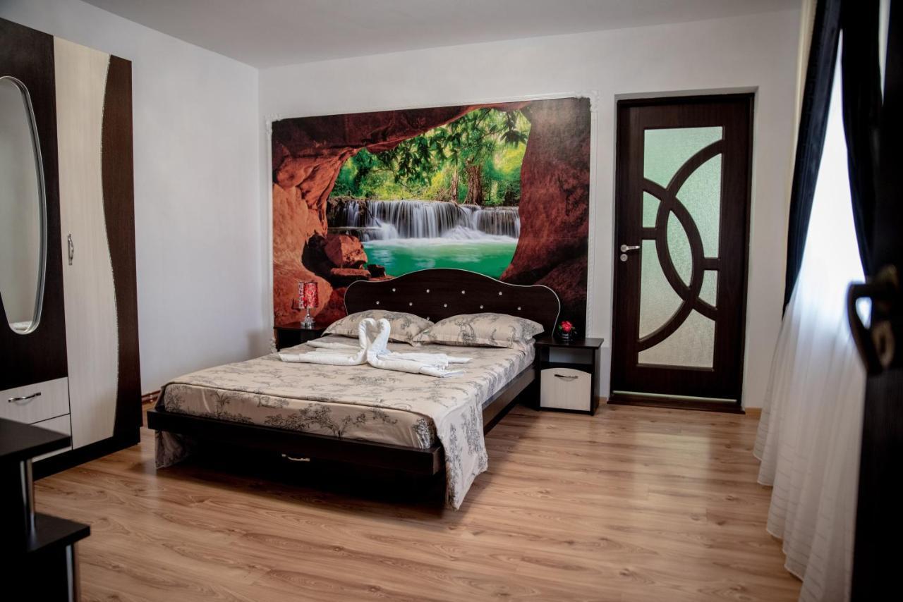 Hotel Casa Robi Pestisani Zewnętrze zdjęcie