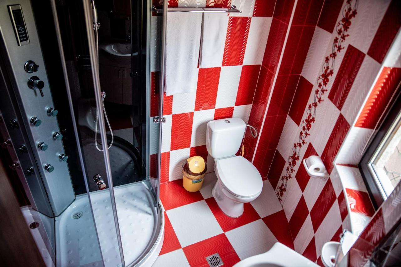 Hotel Casa Robi Pestisani Zewnętrze zdjęcie
