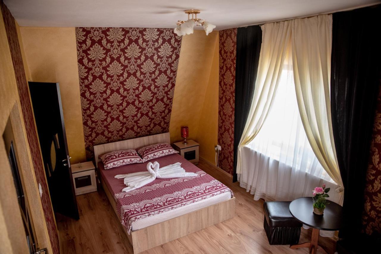 Hotel Casa Robi Pestisani Zewnętrze zdjęcie