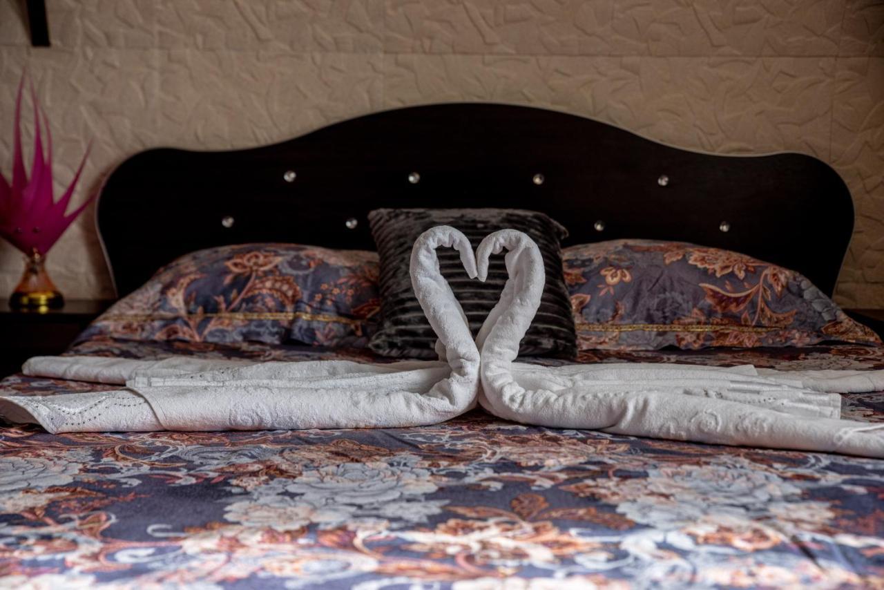 Hotel Casa Robi Pestisani Zewnętrze zdjęcie