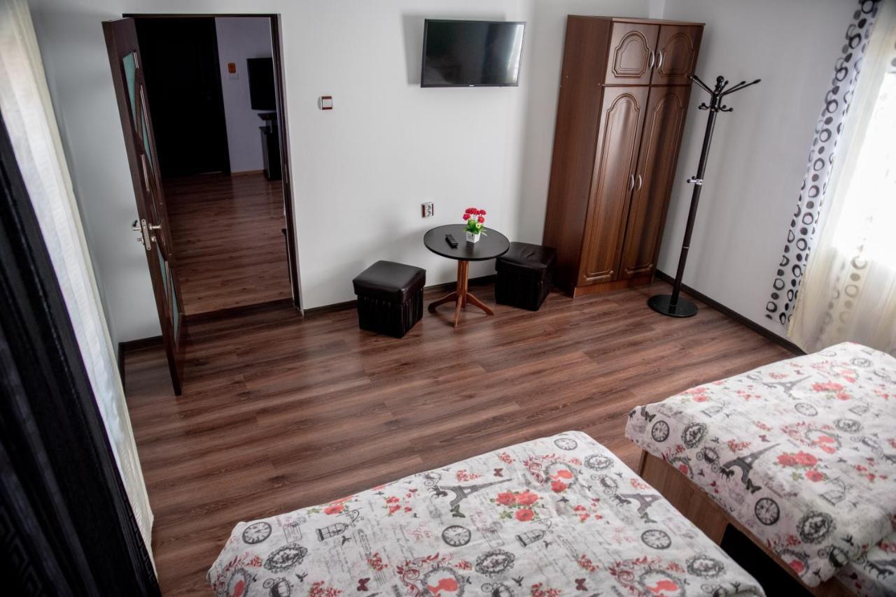 Hotel Casa Robi Pestisani Zewnętrze zdjęcie