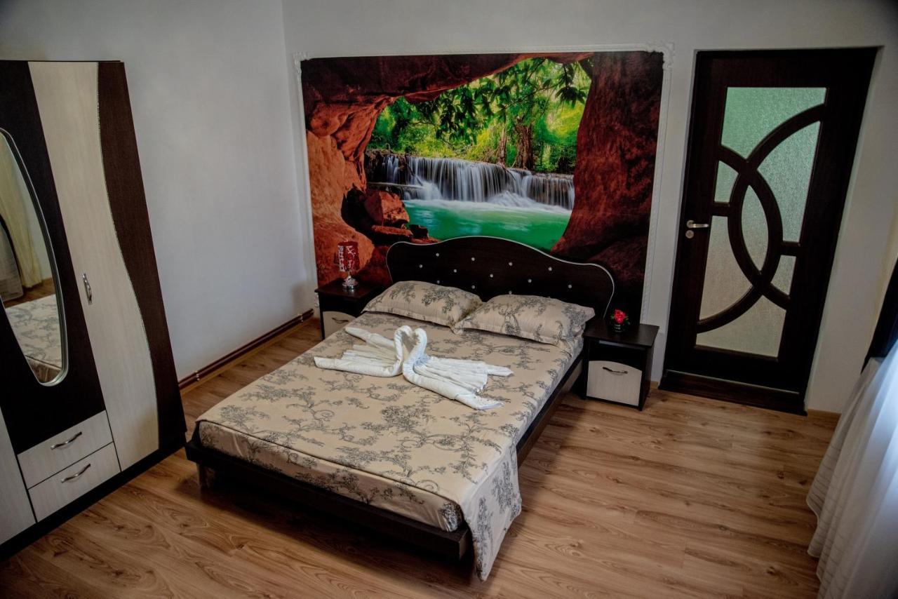 Hotel Casa Robi Pestisani Zewnętrze zdjęcie