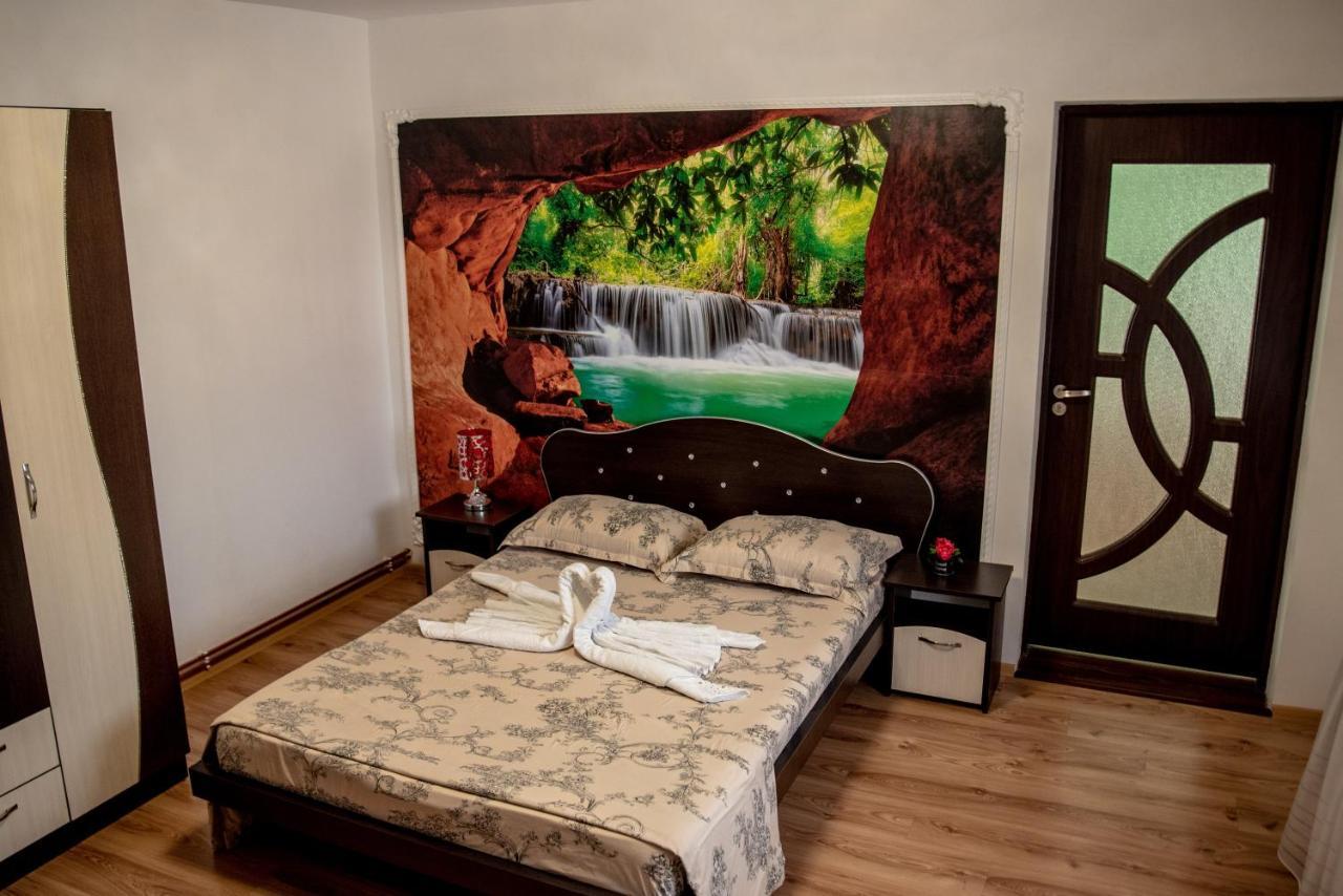 Hotel Casa Robi Pestisani Zewnętrze zdjęcie