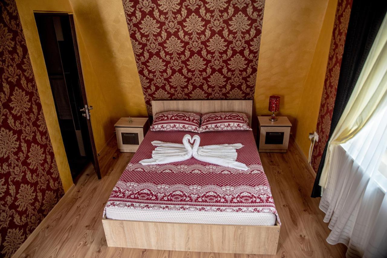 Hotel Casa Robi Pestisani Zewnętrze zdjęcie